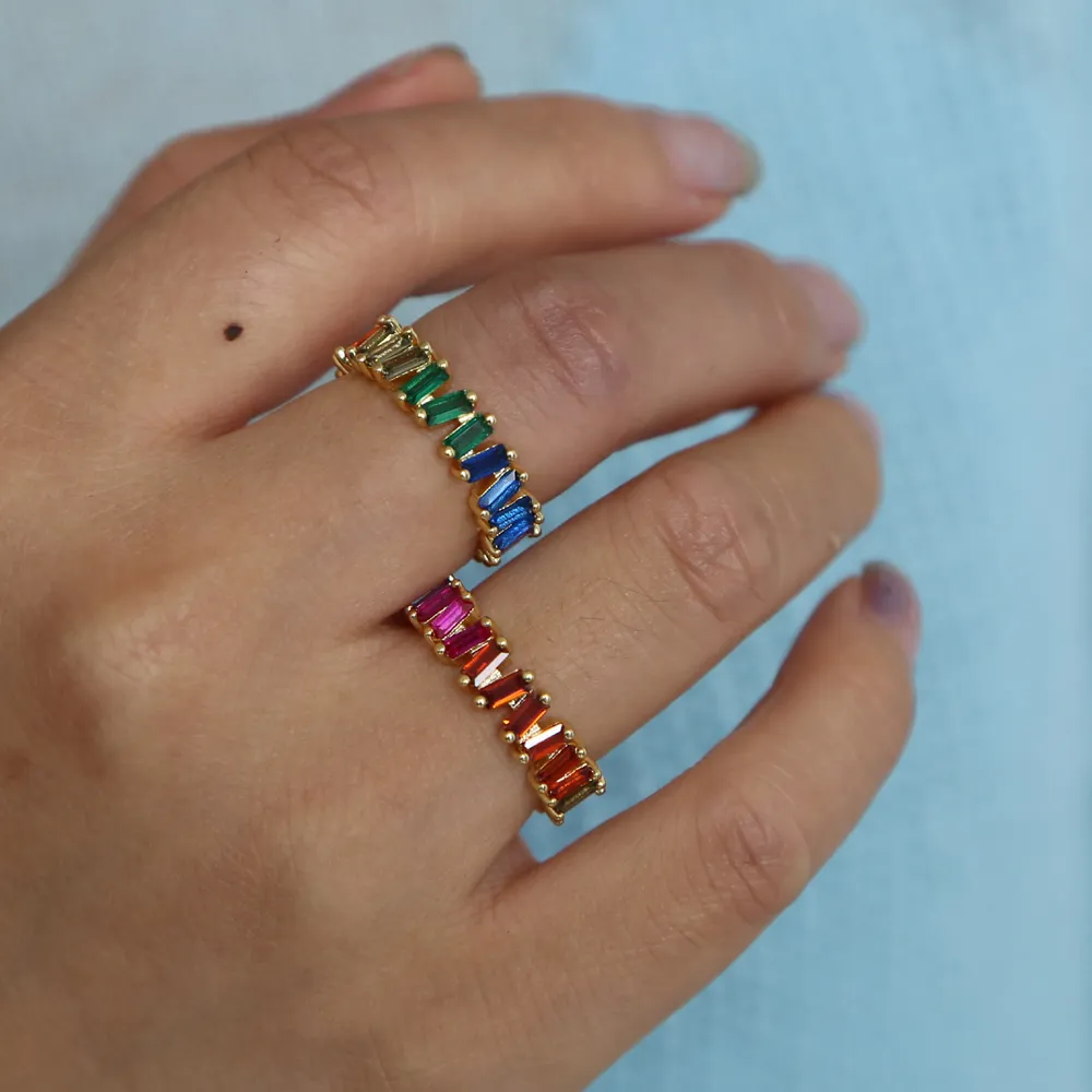 Lässiger Stil, mit Gold gefüllt, modischer Regenbogen-Bar-Eternity-Band-Ring, quadratischer Baguette-CZ-Verlobungsring für Frauen, bunter Schmuck