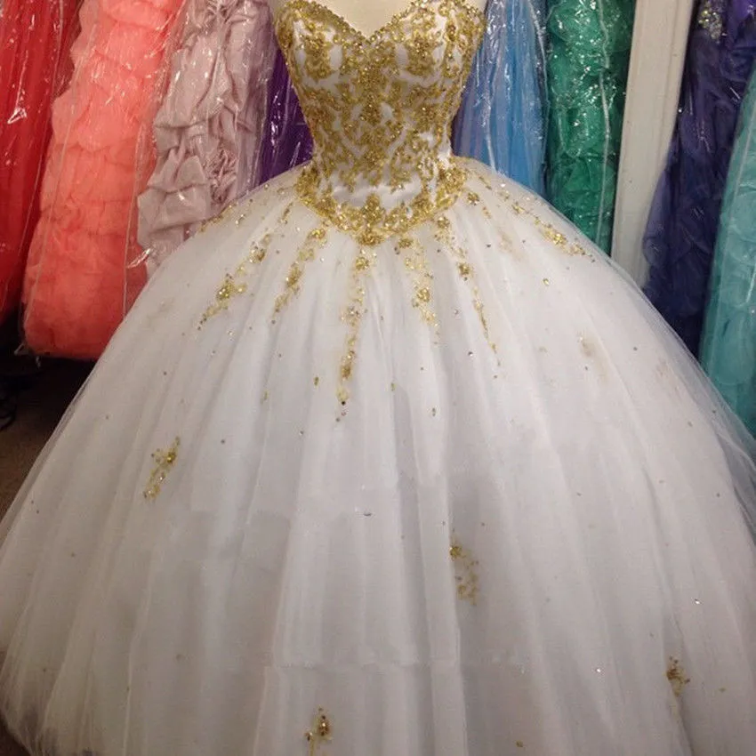 2018 neues wunderschönes Ballkleid mit Perlenstickerei aus Weißgold für 15 Jahre Sweet 16 Plus Size Prom Party Kleid QC1019