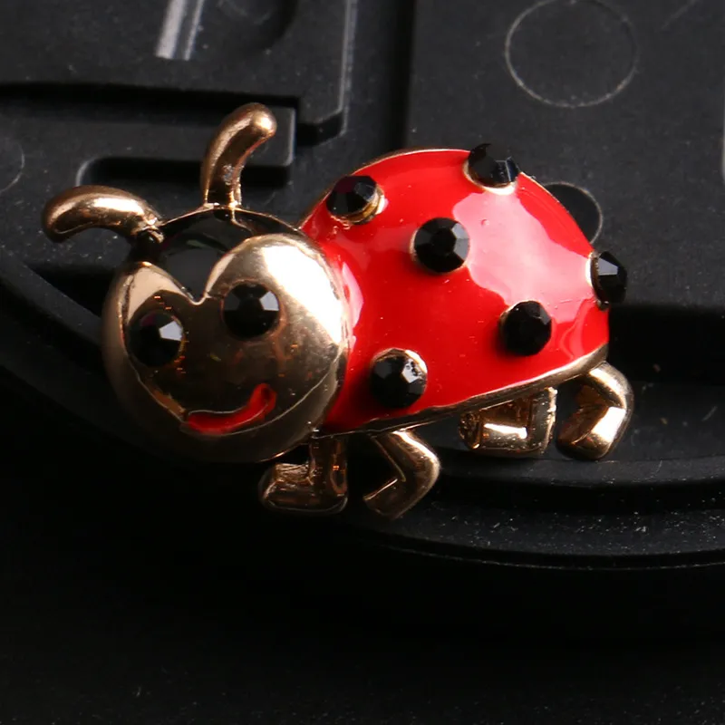 Vintage Ladybug Broche con cristales rojos Broche de oro broches Mochila Blusa Clip Pullover Pins Up