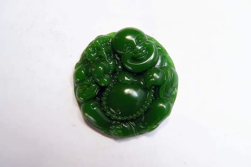 Entrega gratuita: hermoso jade Mongolia exterior tallado a mano con una sonrisa de Buda amuleto buena suerte. colgante de collar redondo