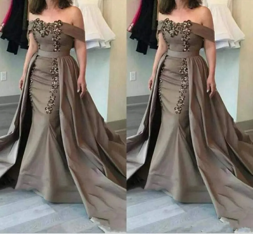 2020 Elegant Plus Size Moeder van de Bruid Jurken Off Shoulder Mermaid Kant Applicaties Kralen met oversokken Lange Formele Party Avondjurken