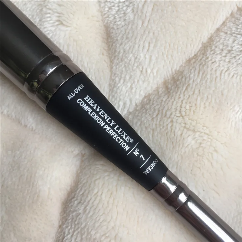 Heavenly Luxe Complesion Perfection Makeup Brush 7二重質の顔の輪郭コンシーラー美容化粧品ブラシBlender4228705