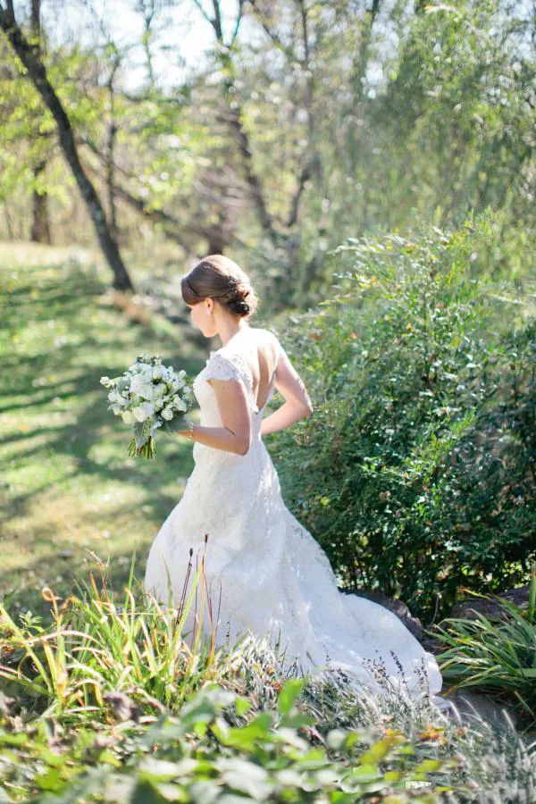 Elegante laço completo boêmio vestido de casamento tampa manga v pescoço sem encosto uma linha feita por vestidos nupciais varrem o trem