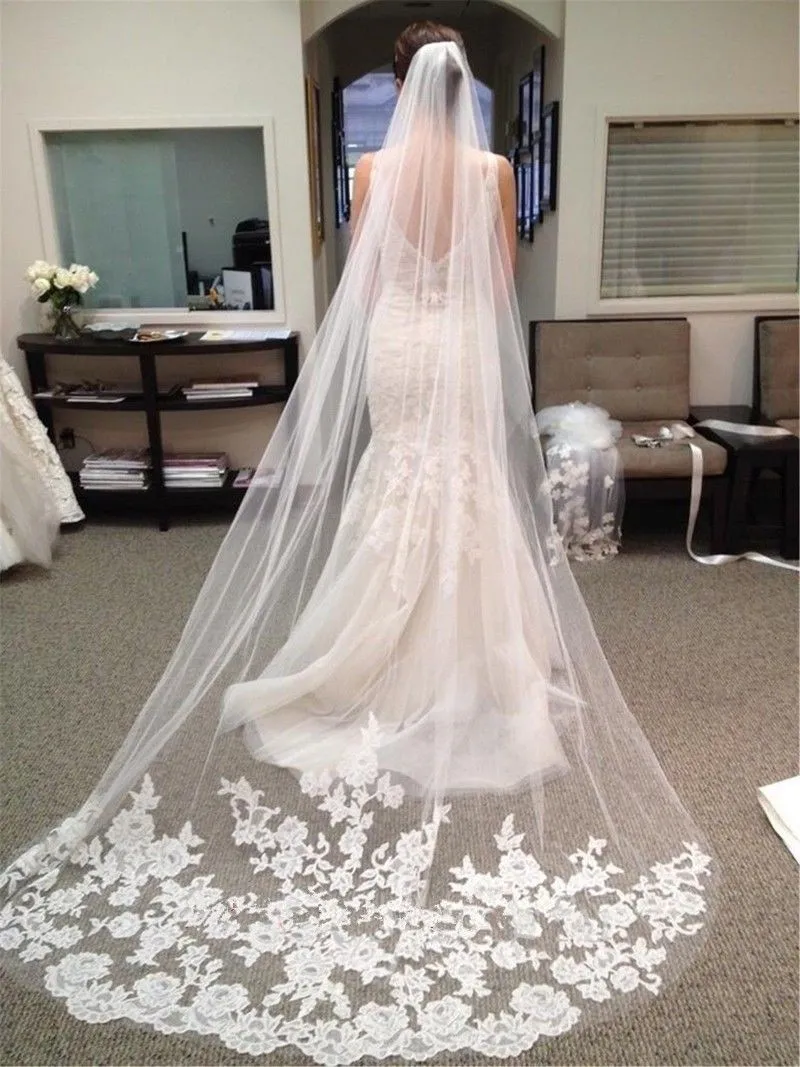 2018 Bridal Accessories Wedding Dresses Veils White Ivory Beautiful Cathedral Length Lace Edge Long Bride Veil New Cheap Bridal Ac337B