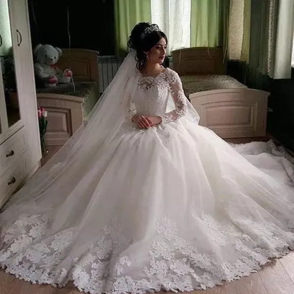 Vestidos de novia árabes de manga larga de calidad superior 2018 Cuello festoneado Blusa de encaje con cuentas brillantes Falda completa Dobladillo con apliques Vestidos de novia vintage