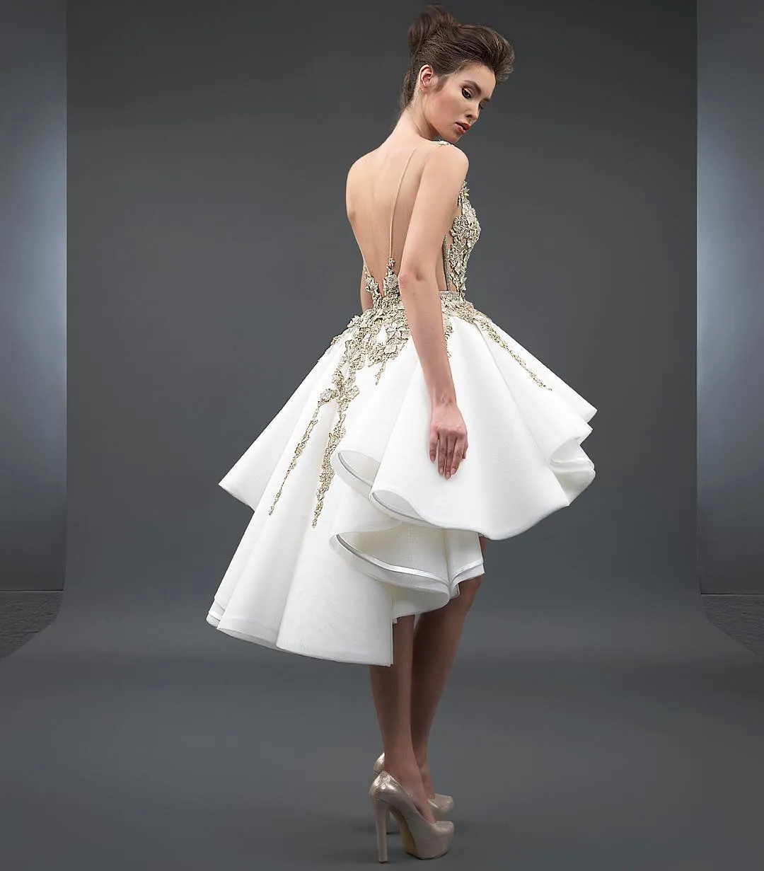 Little White Cocktail Dresses Sexig Sheer Neck 3D Spets Appliques Tulle ärmlös rygglös High Low Aline Prom -klänningar Vestidos de F1454483
