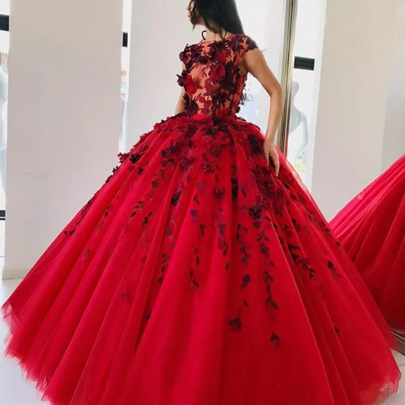 Ravishing Ball Gown Quinceanera Dresses Petals Applique Cap Sleeve Gowns Glamorous Tulle Prom Dress Dubai Formal Evening Wear S s