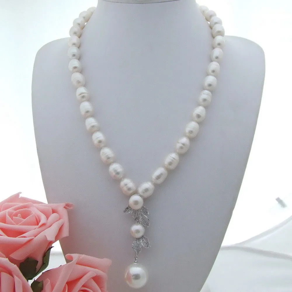 Charmante 11-13 cm weißer Reis Süßwasserperlen Halskette Mikro-Inlay-Zirkonblätter Formzubehör Perlen Anhänger Lang 58 cm