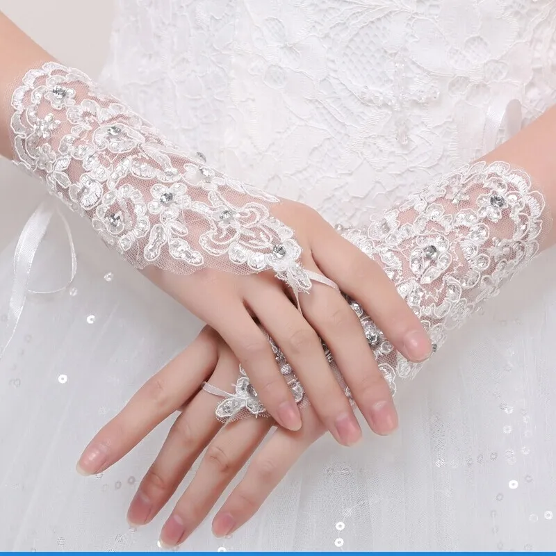 Hot koop vingerloze pols lengte kant applicaties witte bruids bruiloft handschoenen gratis verzending luva de noiva