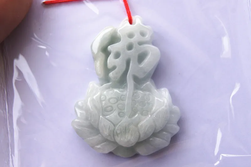 Bellissimi supporti di loto in giada intagliati a mano campo blu parola del Buddha Buddha nel cuore. Ciondolo collana talismano.