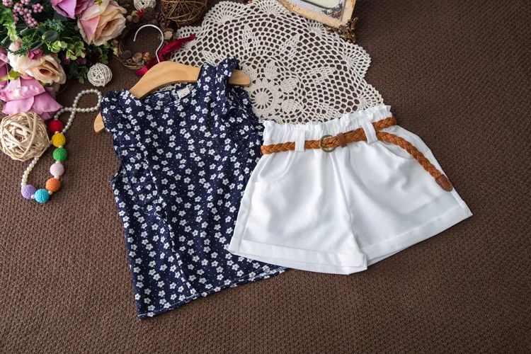 2018 Mädchen-Sommer-Outfits, ärmelloses T-Shirt mit Blumendruck + weiße Shorts, Hosen, 3-teiliges Set, Mädchen-Kleidungsset, Kinder-Outwear-Set mit Gürtel Boutique