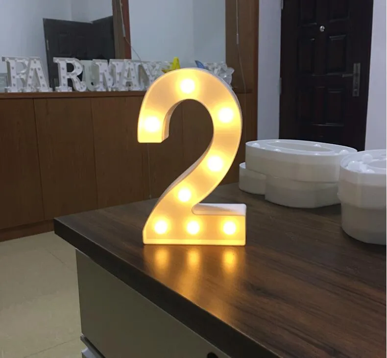 Numero di luci digitali a LED si accendono in plastica bianca digitale in piedi appeso 0-9 spettacolo teatrale amore decorazione del giardino bambino romantico