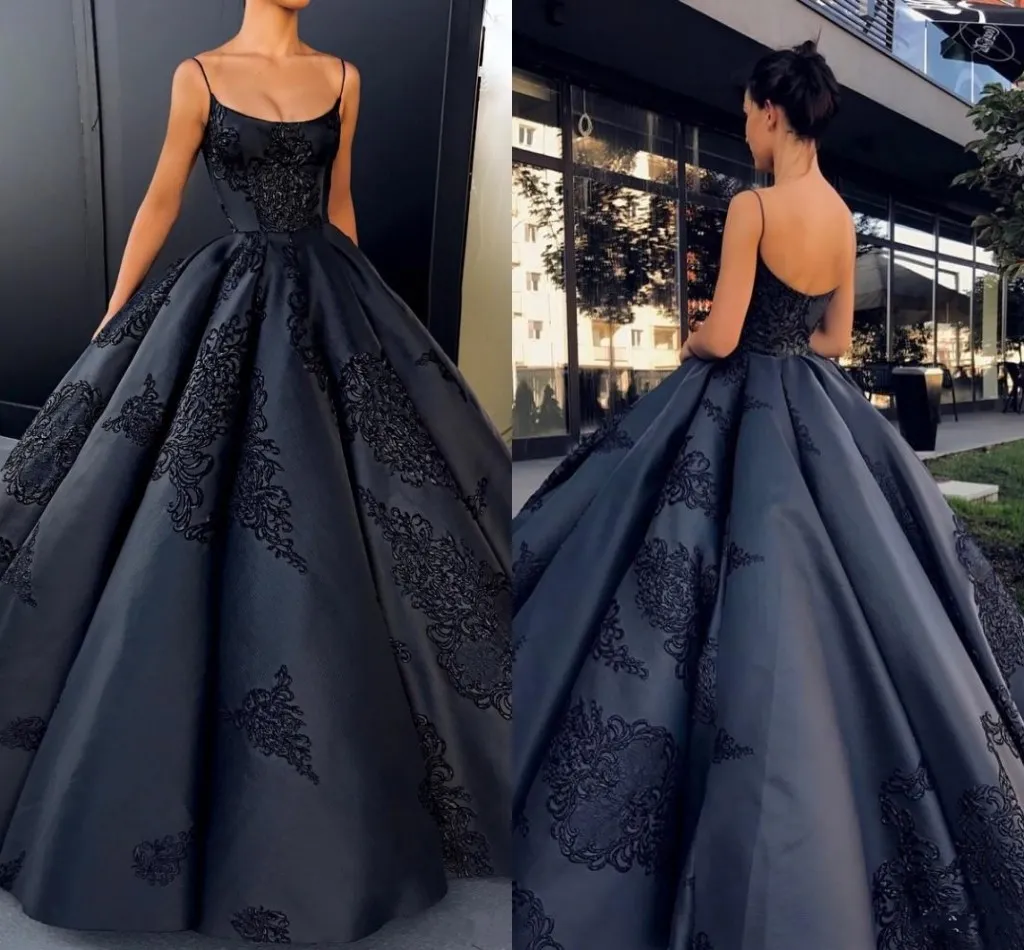 Ball Gown Formal Evening Dresses Spaghetti Straps Appliques Satin Floor Length Plus Size Black Backless Prom Dresses Celebrity Gowns