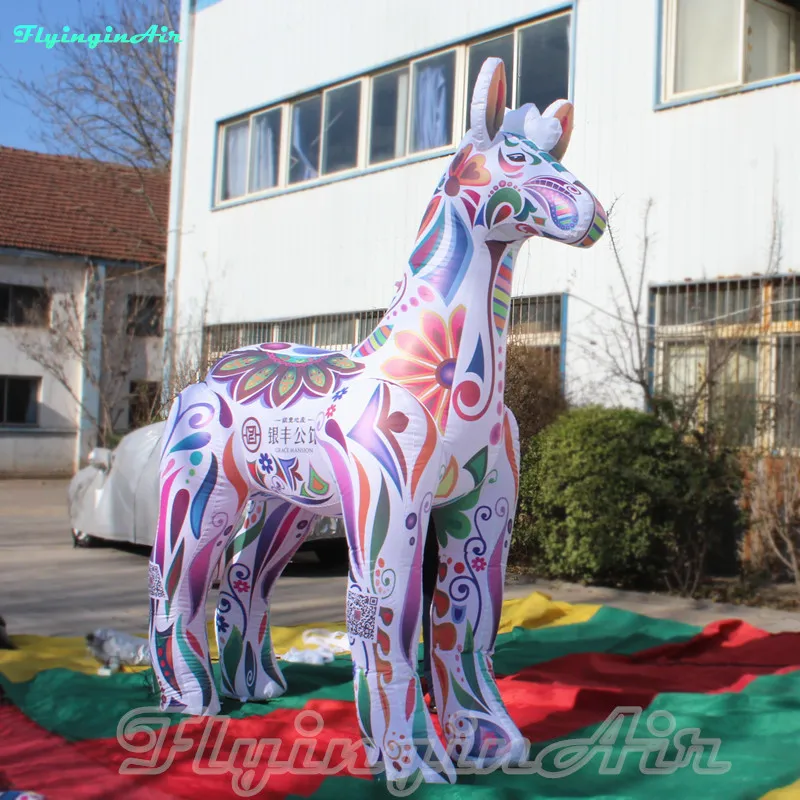 Parade Performance Животное Надувная Окрашенная Лошадь Пользовательские Цветные Лошадь с Печатью для рекламы