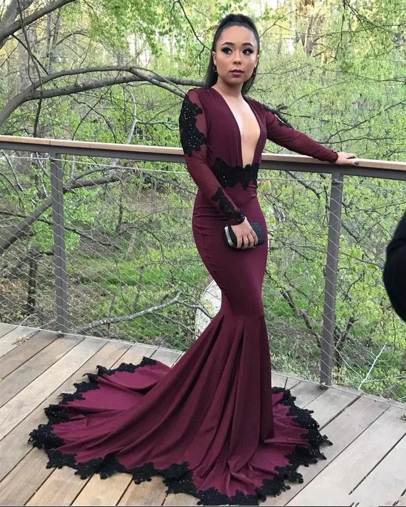 2018 Deep V Neck Bourgogne Sirène Robes De Soirée Balayage Train Noir Dentelle Appliques Manches Longues Dos Ouvert Robe De Bal Perles Pas Cher Robes De Soirée