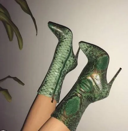 2018 Wiosna Nowe Kobiety Green White Khaki Python Wąż Skin Pideoks Toe Mid-Calf Zipper Side Stiletto Heel Sexy Krótkie buty Lady Bootie