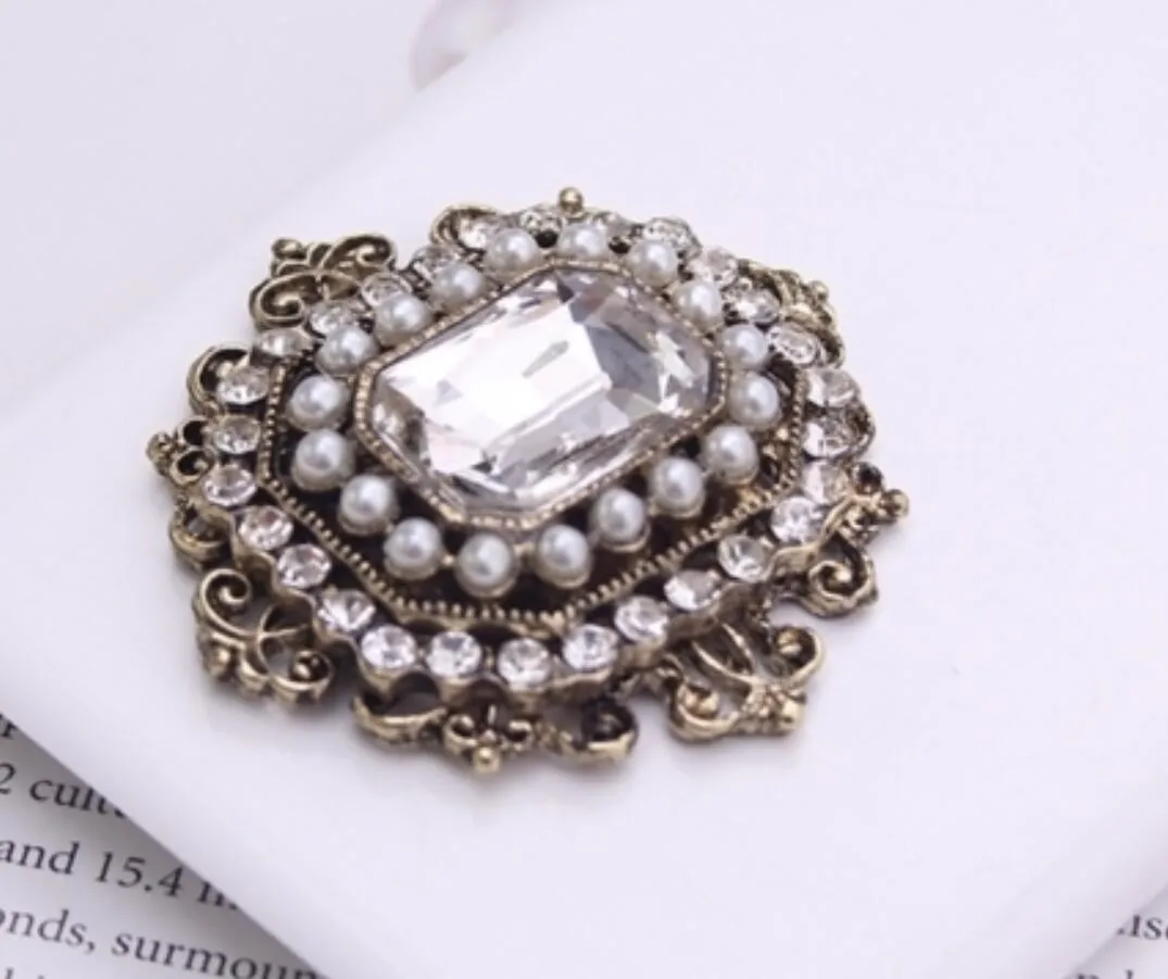 Broche en cristal et perle de style vintage doré antique sans épingle