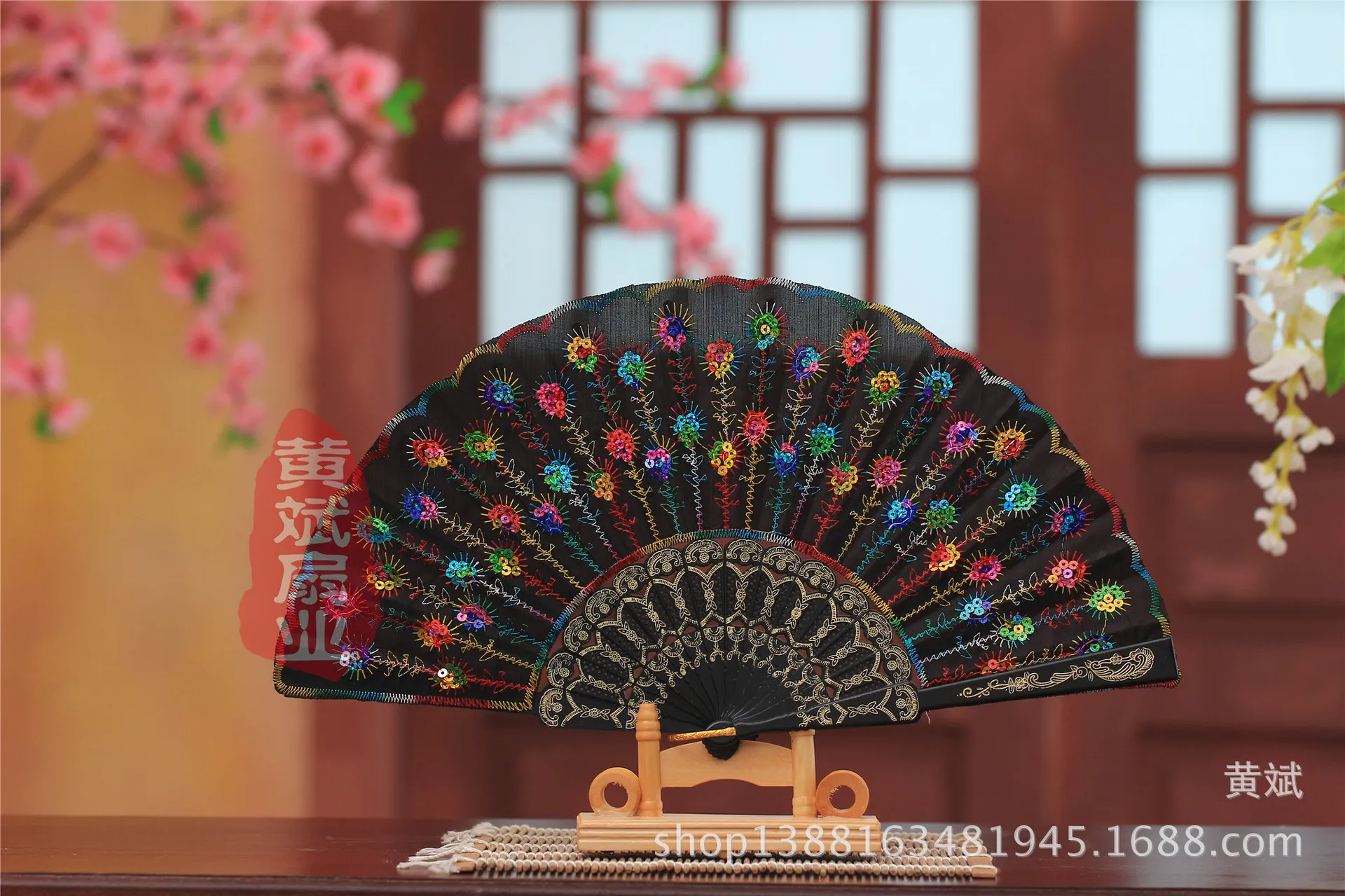 Abanico plegable de tela con bordado de pavo real hecho a mano, abanicos nupciales de seda de primera calidad, abanicos de dama de honor, mango de bambú hueco, accesorios de boda 7322133