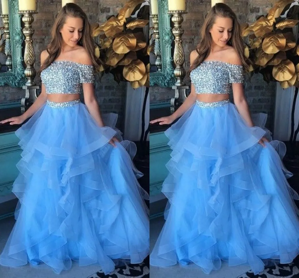 Baby Blue Ruffles Dwukierki Sweet 16 Girls Dresses Prom Dress Off The Ramię Krótki Rękaw Zroszony Kryształ Backless Quinceanera Dress