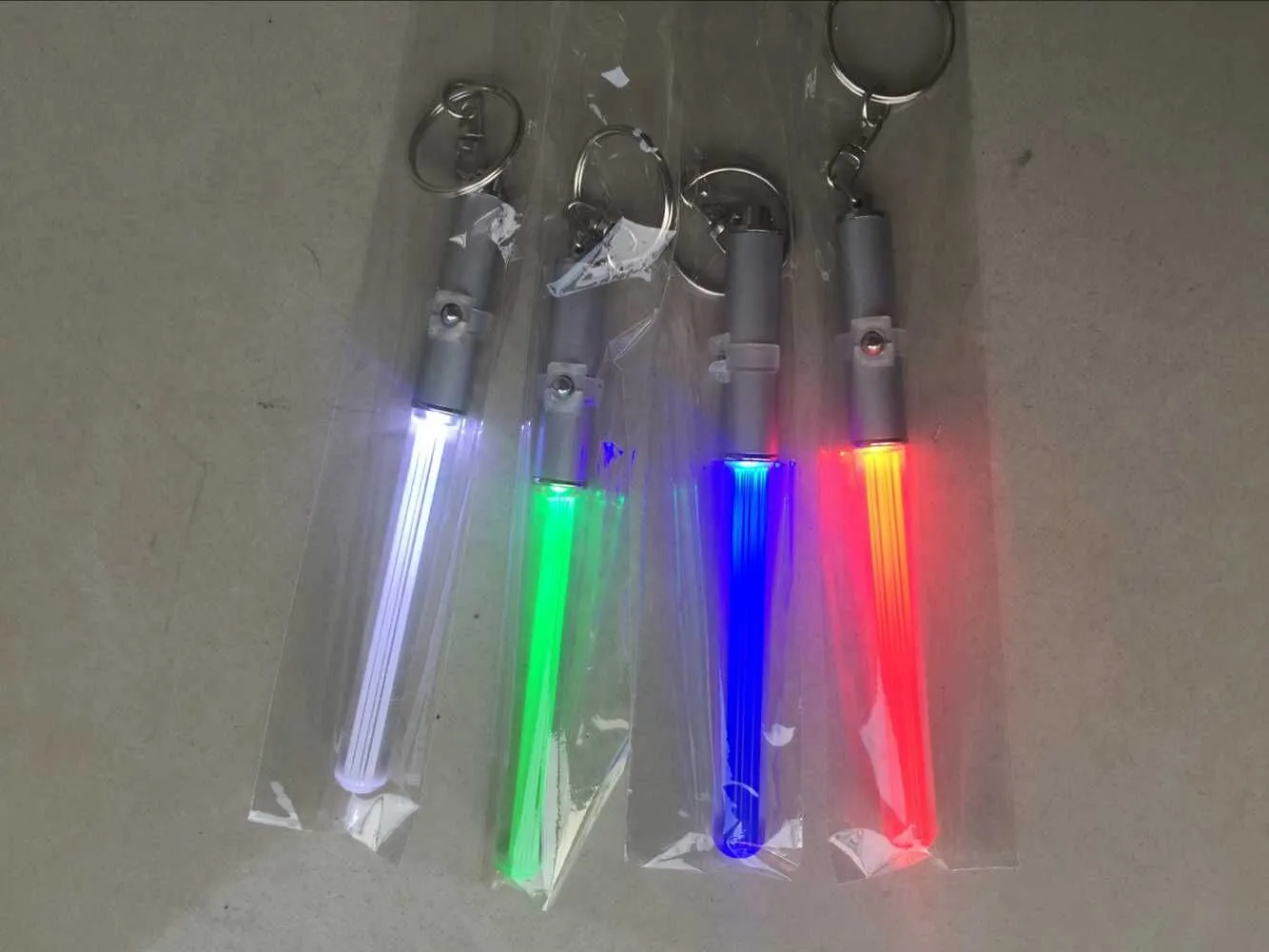 Duurzaam Glow Pen Flash Torch Magic Wand Stick Lightsaber Sleutelhanger LED-licht