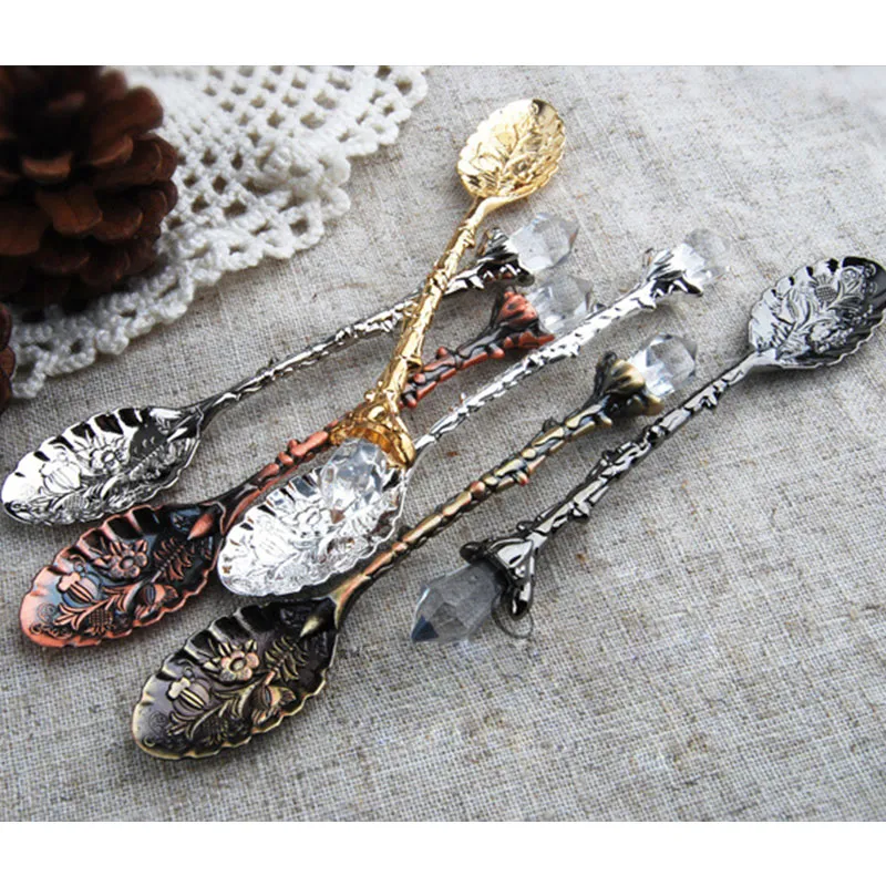 Vintage Royal Style Metal Carved Coffee Spoons Forks with Crystal Head Kitchen Fruit Prikkers Dessert Ice-cream Scoop gift