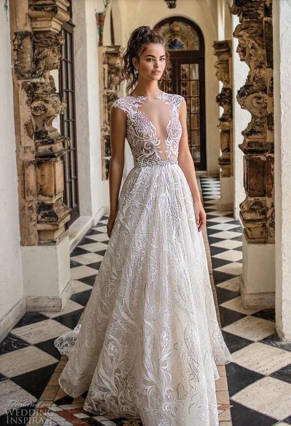 Berta 2019 Boho Suknie ślubne Linia Koronkowa aplikacja Cap Rękaw Sheer Jewel Neck Sweep Pociąg Kraj Suknie Ślubne Zroszony Seksowna Suknia Bridal