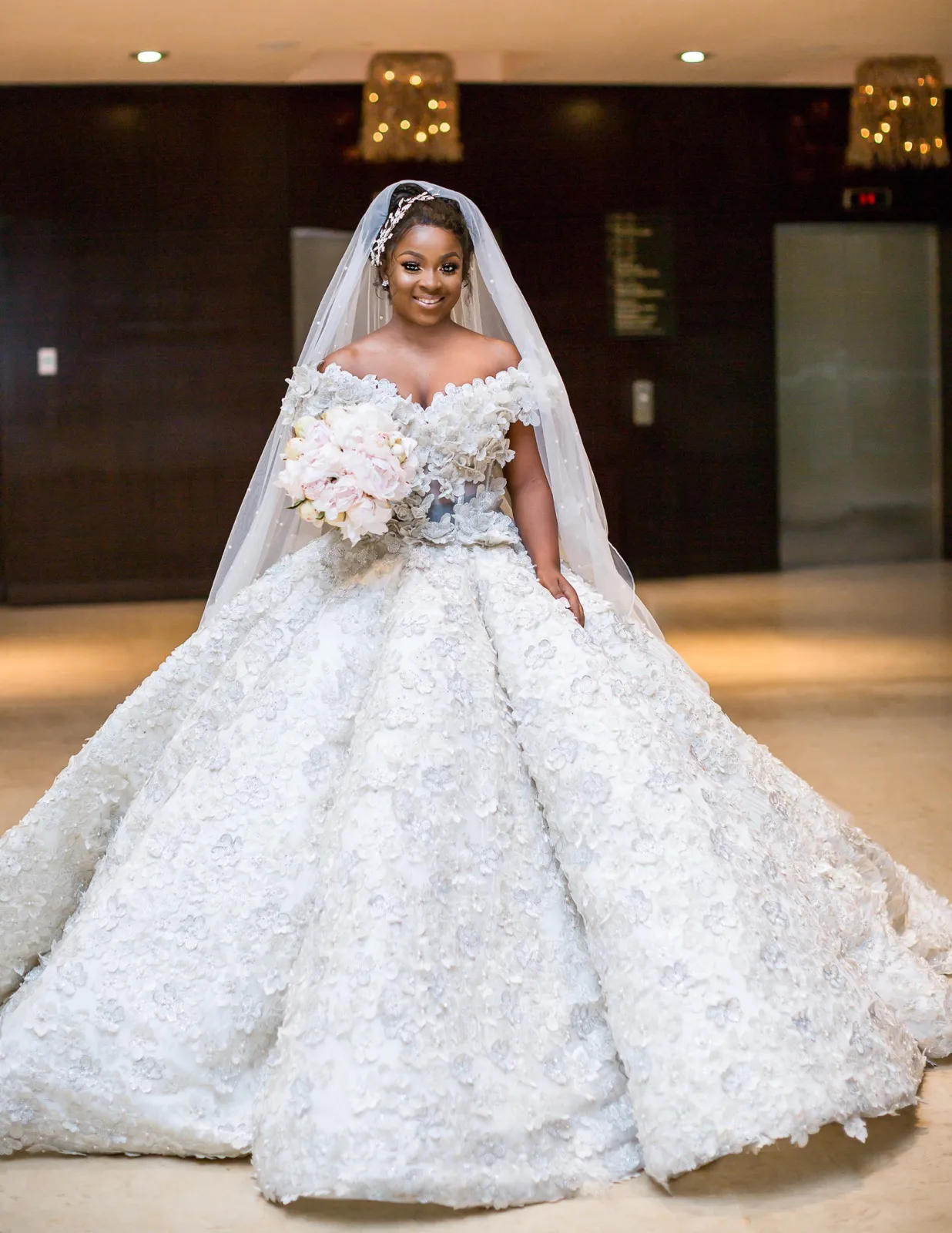 Magnifique robe de mariée princesse sud-africaine hors épaule perlée 3D Floral Applique robe de bal robe de mariée Fabuleux robes de mariée de Dubaï