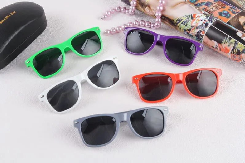 2018 sell Whole classic plastic sunglasses retro vintage square sun glasses for women men adults kids mix colors7211704