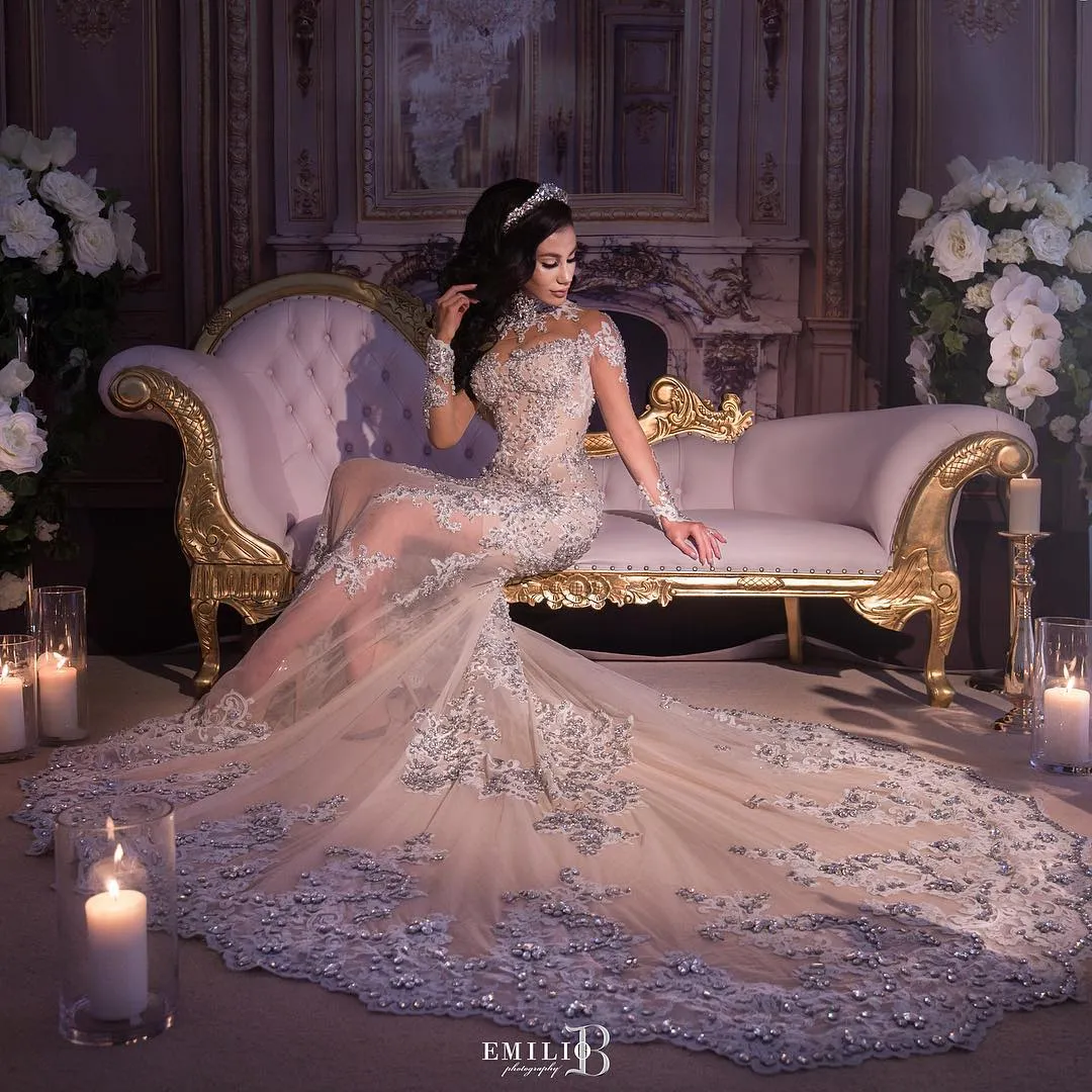 Lyxig Rhinestone Crystal Wedding Dress High Neck Pärlor Applique Långärmade Mermaid Bridal Dress Gorgeous Dubai Bröllopsklänning Overkirt