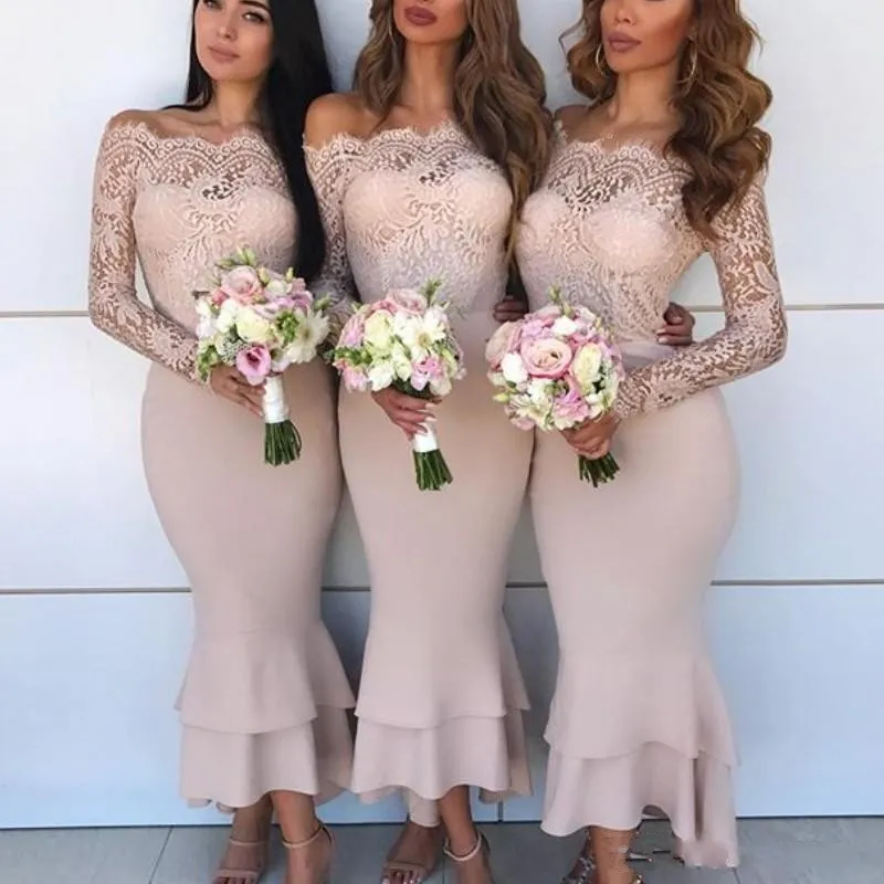 2018 sjöjungfru brudtärna klänningar av axel spets applikationer illusion långa ärmar tiered ruffles bröllop gäst klänning piga av ära klänningar