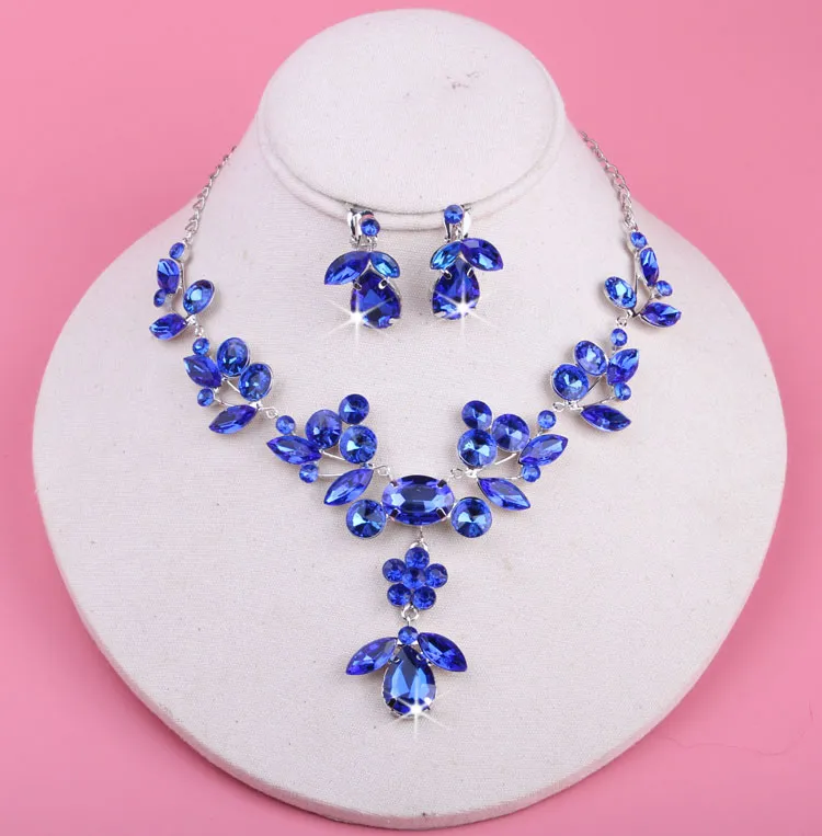 Diamond Romantic Crystal Love Brincos com cisne azul um colar de colar de coroa Acessórios de noiva Conjunto de três anos Earri3902578