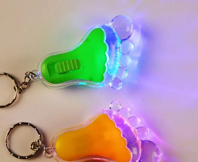96st / mycket ny akryl liten fot LED-nyckelkedja Söt nyckelringar Liten ficklampa utomhus Keychain 4 färger Gratis frakt