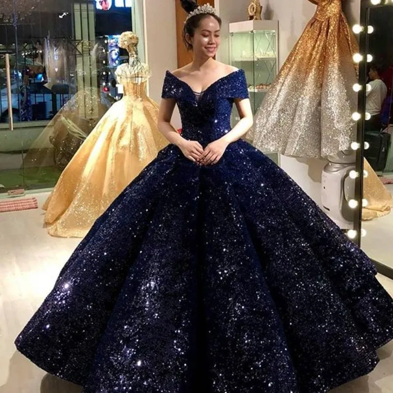 Fantastiska sparkly pageant quinceanera klänningar graciös av axel dragkedja tillbaka sequined boll klänning 2018 prom klänningar dubai kväll klänningar