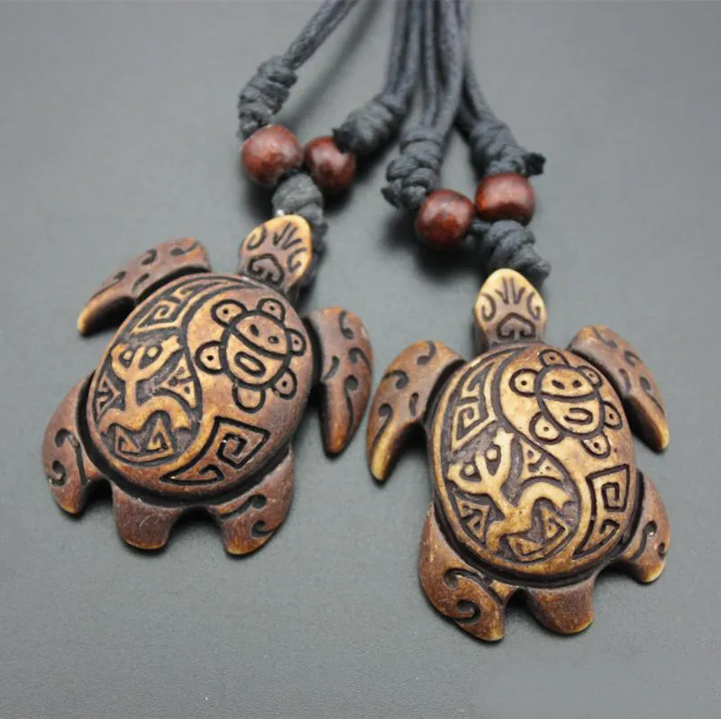 Fashion Men Yak Bone Pouiner sculpté Soleil Smiley Frog Surfeur Turtles Pendante Collier en bois Perles en bois Collier de corde réglable