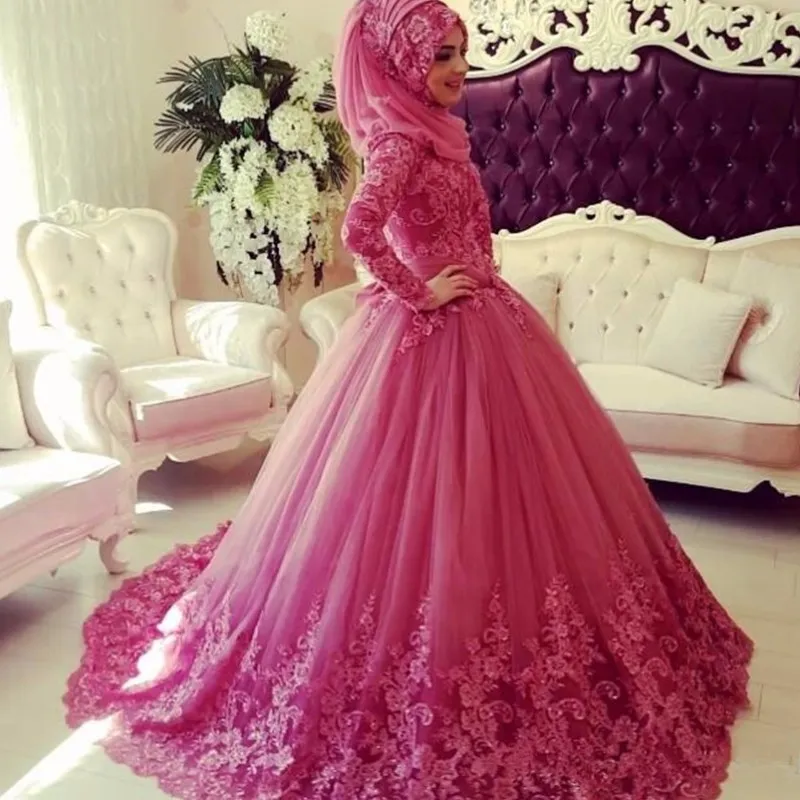 Fuksja Saudyjska Arabia Muzułmańskie sukienki zaręczynowe Glamorous Fluffy Ball Suknie Wieczorowe Suknie Wysokiej szyi Długi Rękaw Koronki Aplikacje Prom Dress