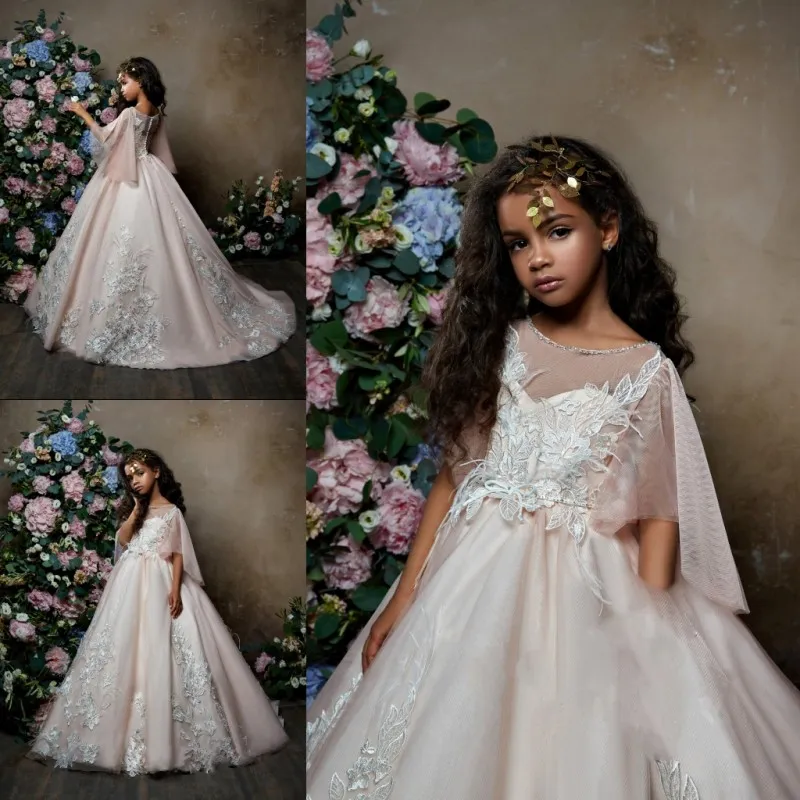 Pentelei 2019 erröten rosa Blumenmädchenkleider für Hochzeiten Juwel Hals Spitze appliziert kleine Kinder Baby Kleider Perlen Feder Kommunion Kleid