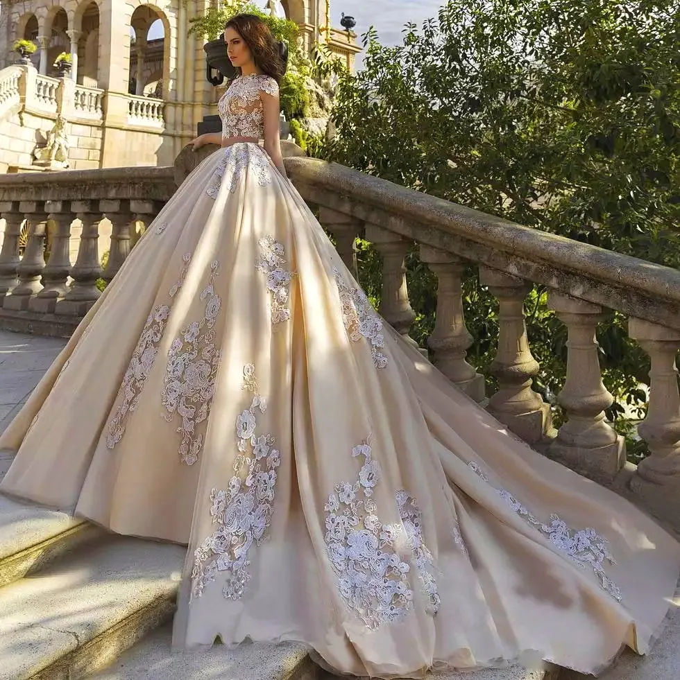 Elegante abito da sposa principessa champagne con applicazioni in pizzo con collo gioiello e maniche corte, abiti da sposa glamour Arabian Plus Size abito da sposa in tulle