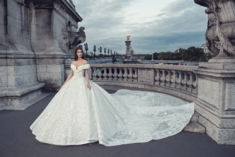 2020 Abito da sposa con spalle scoperte Abiti da sposa in pizzo pieno Abiti da sposa Abiti da sposa Abiti da sposa senza schienale sexy con strascico lungo