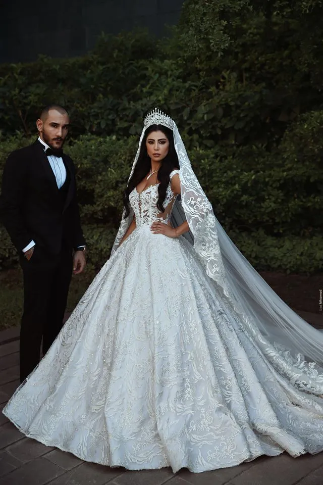 Vintage Lace Sparkly Ballgown Wedding Dress With Court Train And Applique Detailing Customizable Plus Size Bridal Gidal Dress From Dresstop 340.88 DHgate.Com