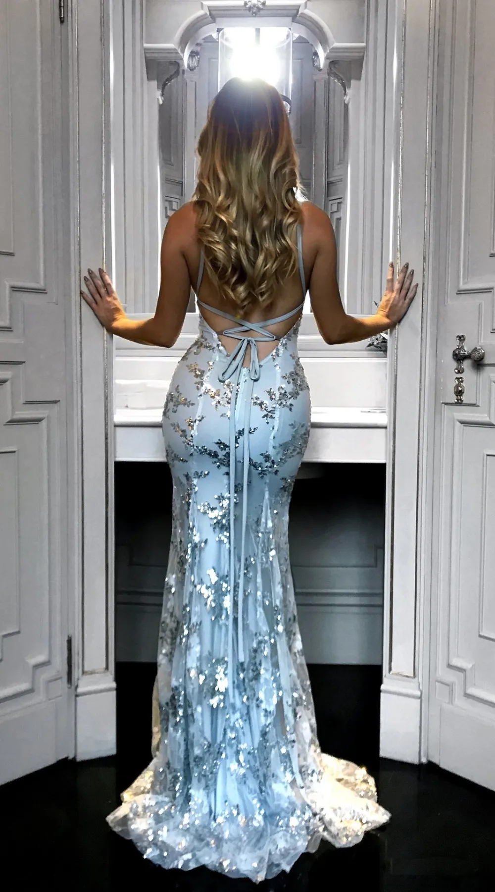 2018 Sexy Graceful V Neck Spahetti Straps Sequins Mermaid Long Prom Dress Silver Backless Evening Dresses Female Maxi Party Dress 7681332