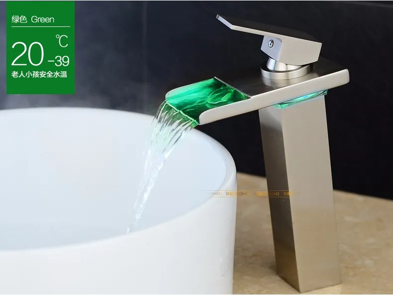 106 Grifo de agua de agua de agua negra Baño LED Baño Baucet Mezclador de latón Basina de la cascada del grifo de grúa fría Tape5109922