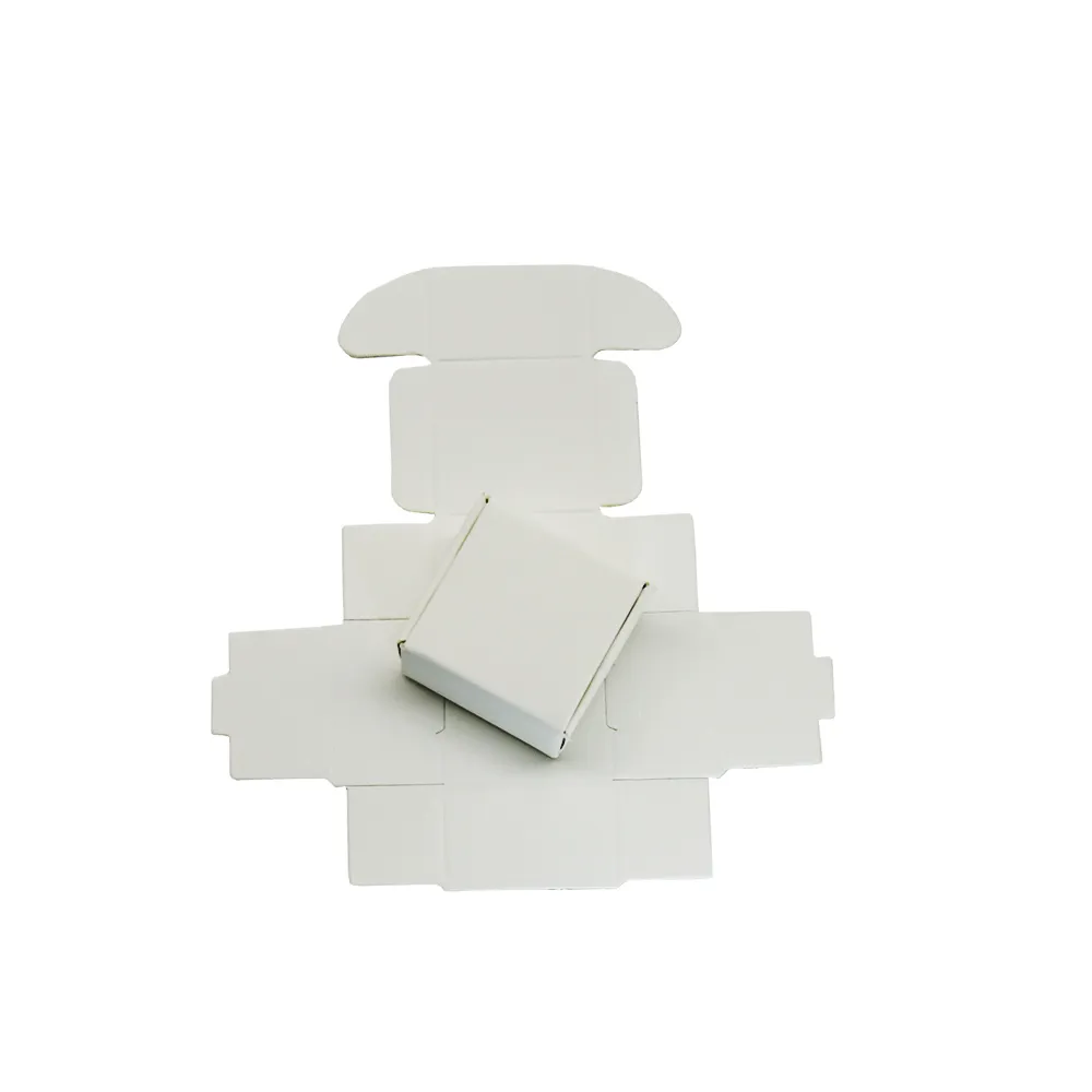 50pcs Lot 4 4 2 5cm biała papierowa biżuteria Kraft Pakiet Pakiet Papiet Karton Polejka prezentowa