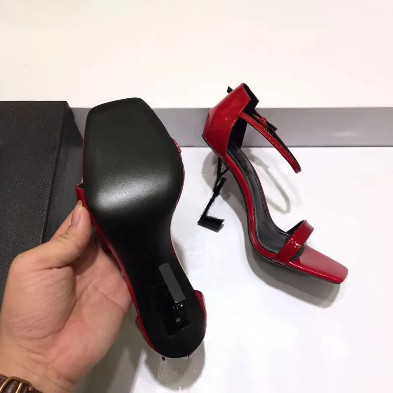 New Arrivals 2018 couro de patente emoção das mulheres dos saltos original do desenhista Sapato de bico fino vestido de noiva sexy sapatos de marca sapatos Letters calcanhar Sandals + BO