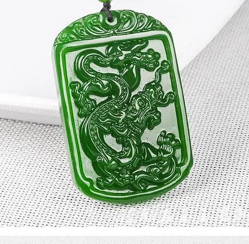 New Natural Jade Kina Grön Jade Hänge Halsband Amulet Lucky Dragon Staty Collection Sommar Ornament