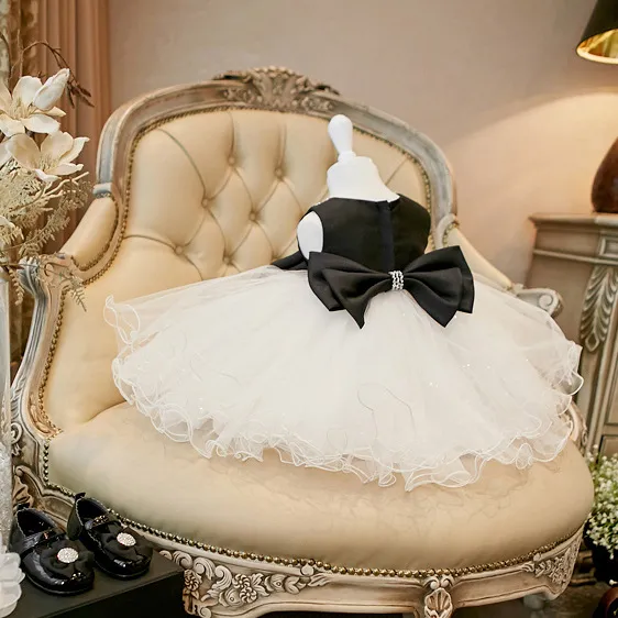 Robe de bal blanche et noire robes de demoiselle d'honneur robe de bal en tulle avec paillettes robe de demoiselle d'honneur robe de soirée de mariage images réelles