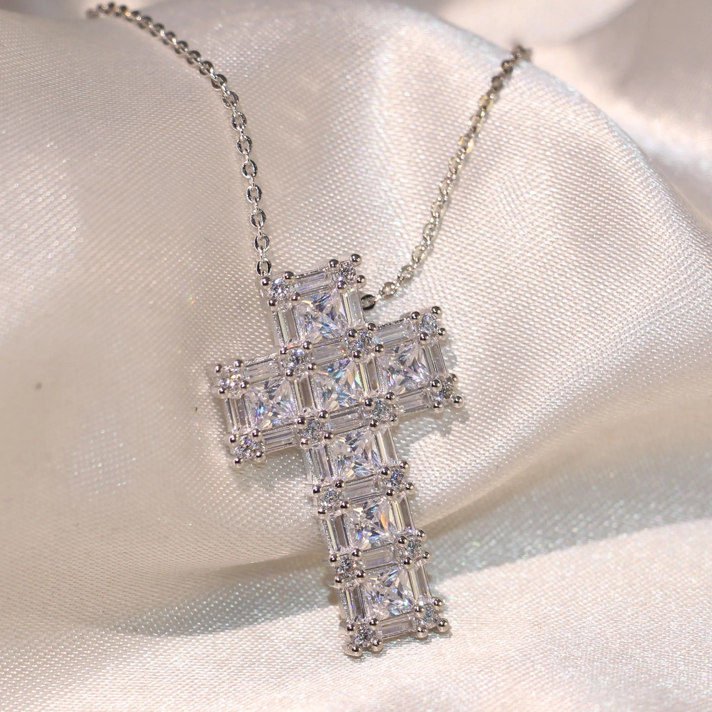 2018 New Arrival Top Selling Luxury Jewelry 925 Sterling Silver Six Princess Cut 5A Cuubic Zirconia Cross Pendant Chain Necklace For Women