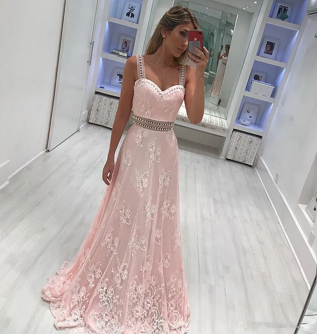 2018 Abiti da ballo rosa chiaro Cinghie senza spalline Pizzo Lungo Spettacolo formale Vacanze Indossare Abiti da sera per feste di laurea Custom Made Plus Size