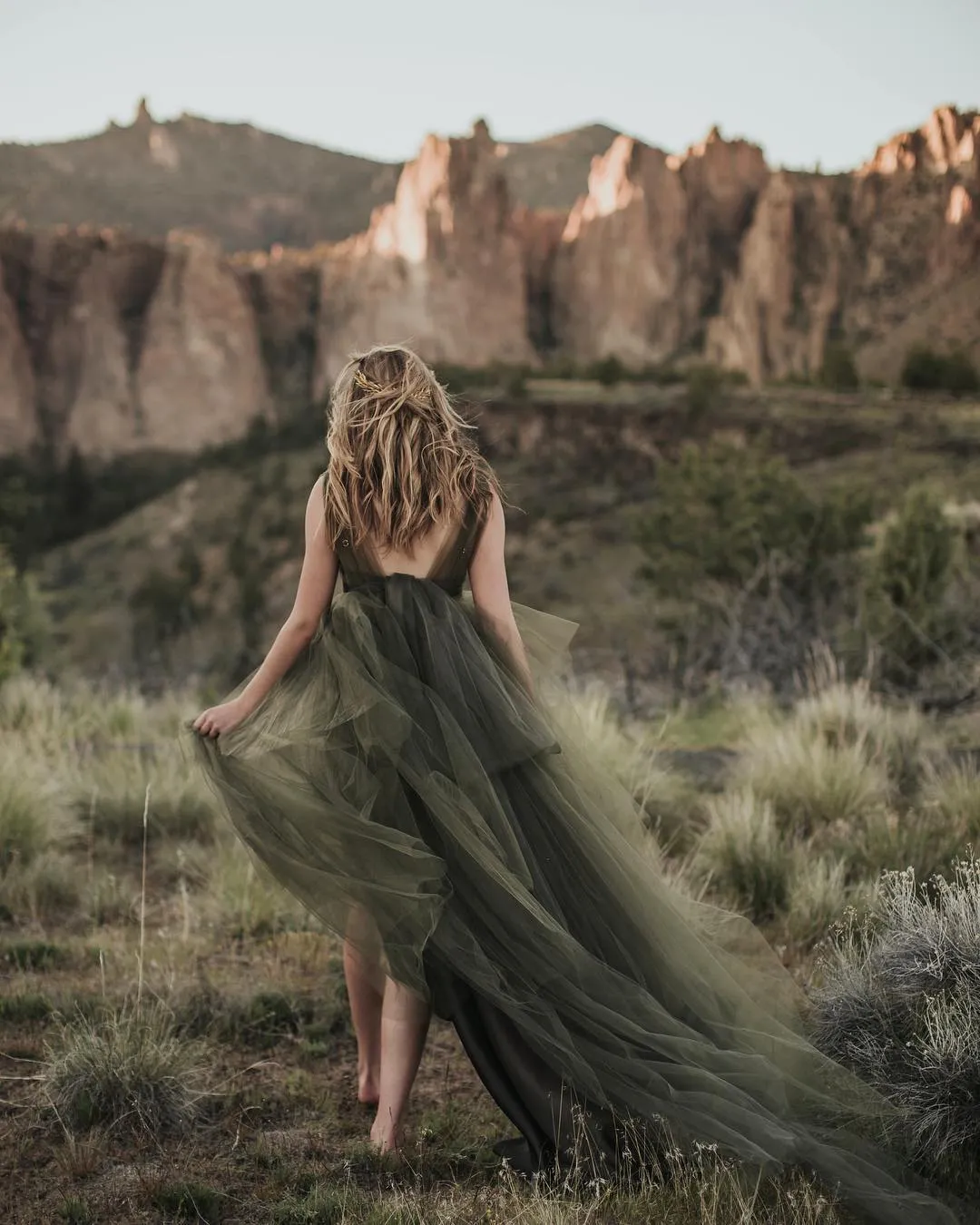 Tulle Boho Bröllopsklänningar med band Ruffles Ruched Tulle Western Kvinnor Informella Brudklänningar med Färg Vintage Bridal Gowns