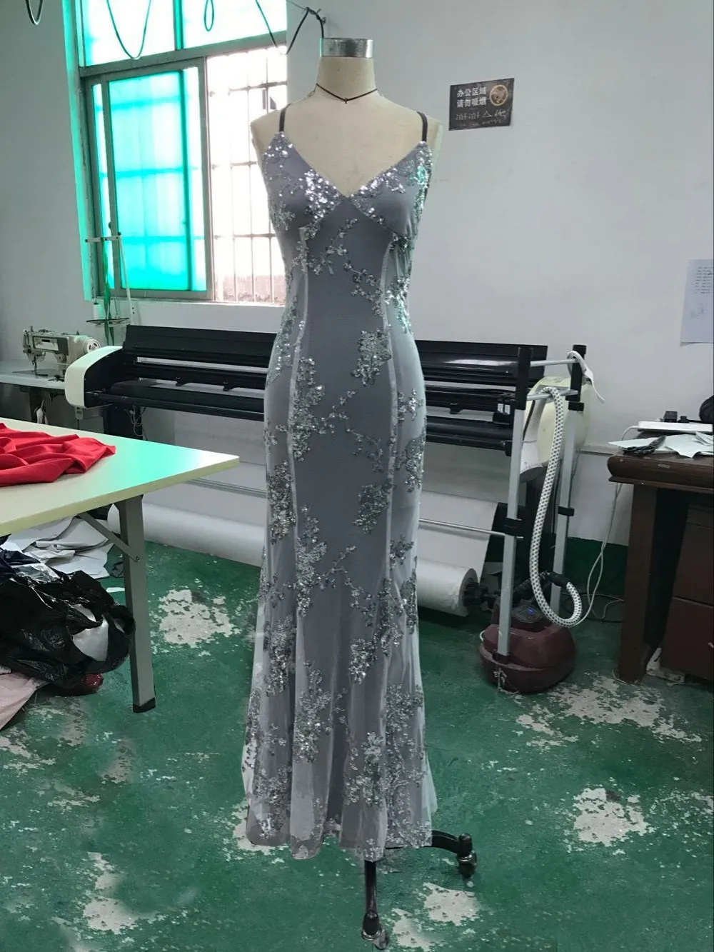 2018 Sexy elegante cuello en V correas espahetti lentejuelas sirena vestido de fiesta largo vestidos de noche sin espalda plateados vestido de fiesta maxi femenino 7681332