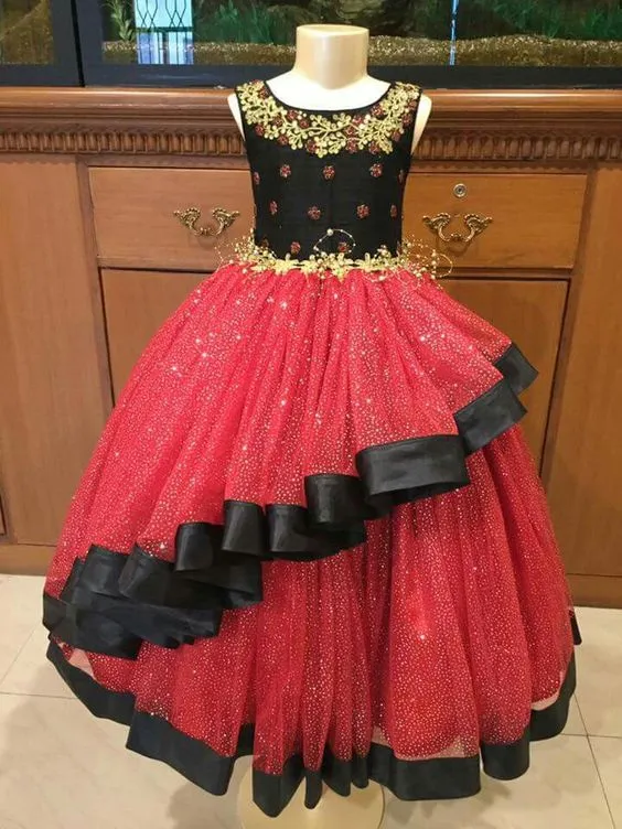 Vestidos de desfile para niñas con gradas en negro y rojo 2021 Vestidos de  niña de flores con faja bordada en oro Vestido para ocasiones especiales